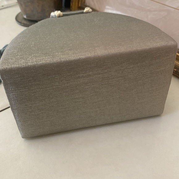 Triangular grey satin organza evening bag with tassel - Picture 6 of 6